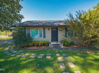 230 S Oakwood Ave, Clinton, TN 37716