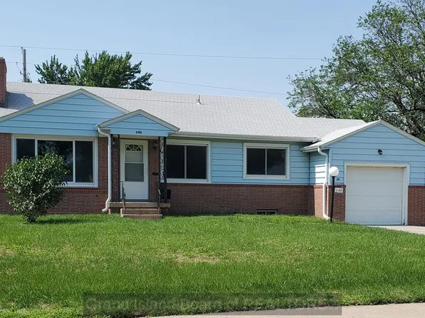 648 Memorial Dr, Grand Island, NE 68801
