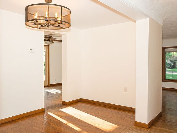 3rd image of 325 Willow St