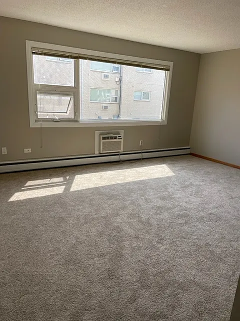 2 bed, $1,400 — Photo 2