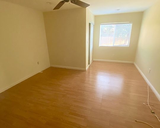 4th image of 4644 W 63rd St