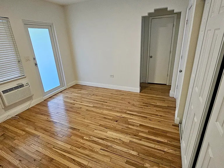 9005 NE 8th Ave #8 — Photo 2