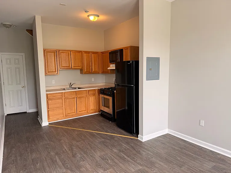 588-612 E Main St #592-B — Photo 2