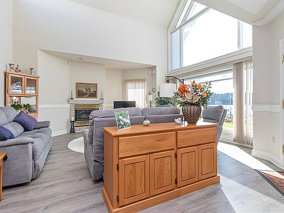 3rd image of 1600 Brynmarl Rd #4