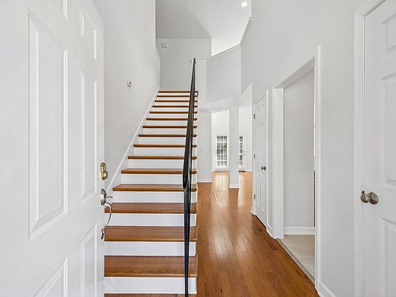 2nd image of 616 Twin Oaks Ct