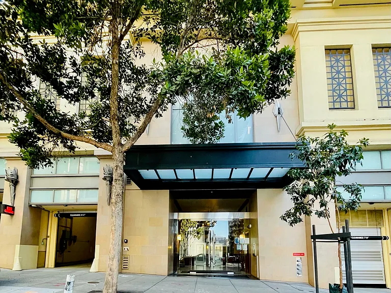 246 2nd St Street building exterior.