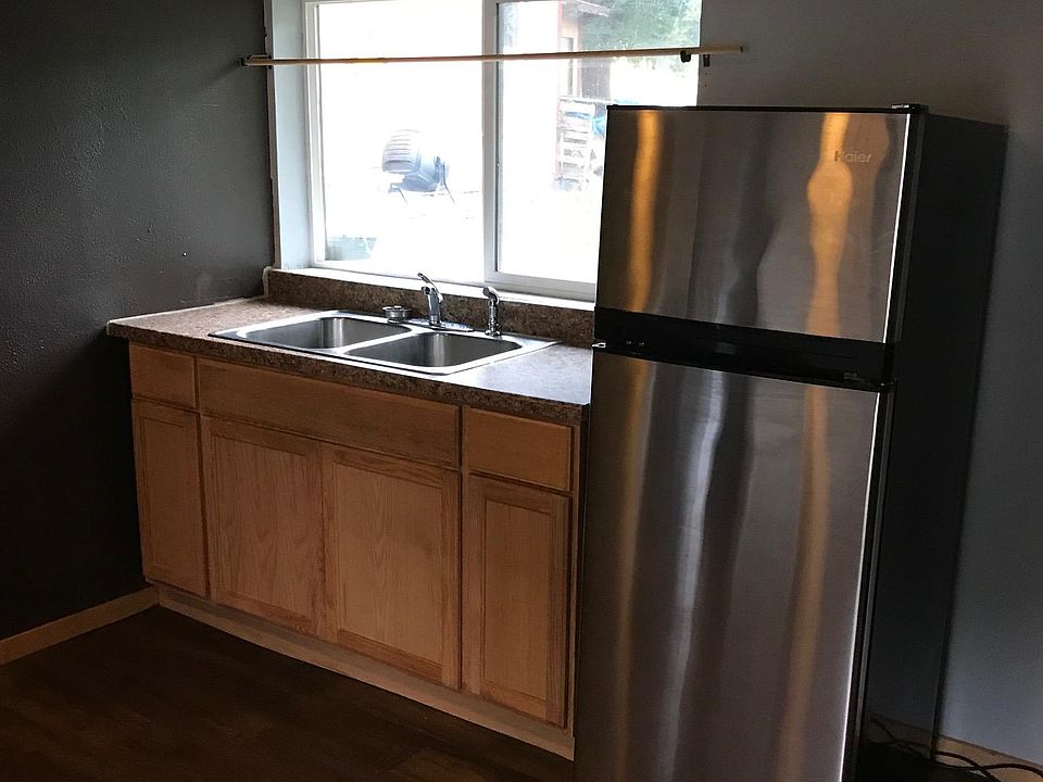 1st image of 820 Ryman St #1/2
