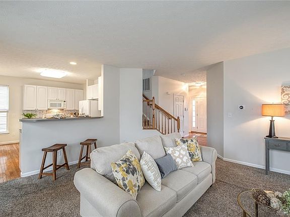 5th image of 2572 King Charles St