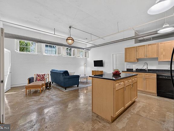 2nd image of 440 12th St NE APT 9