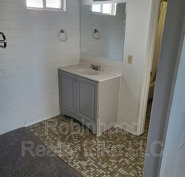 340 6th St #12 — Photo 6