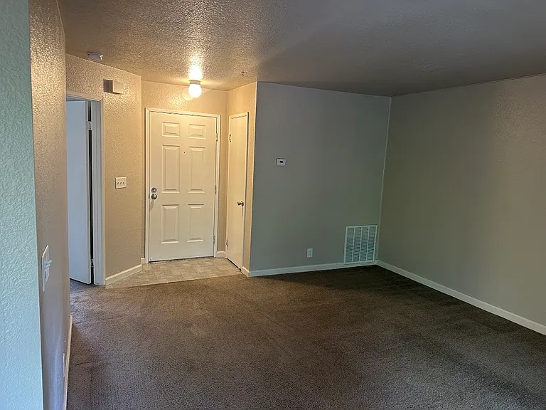 4623 Nicol Cmn #106 — Photo 3