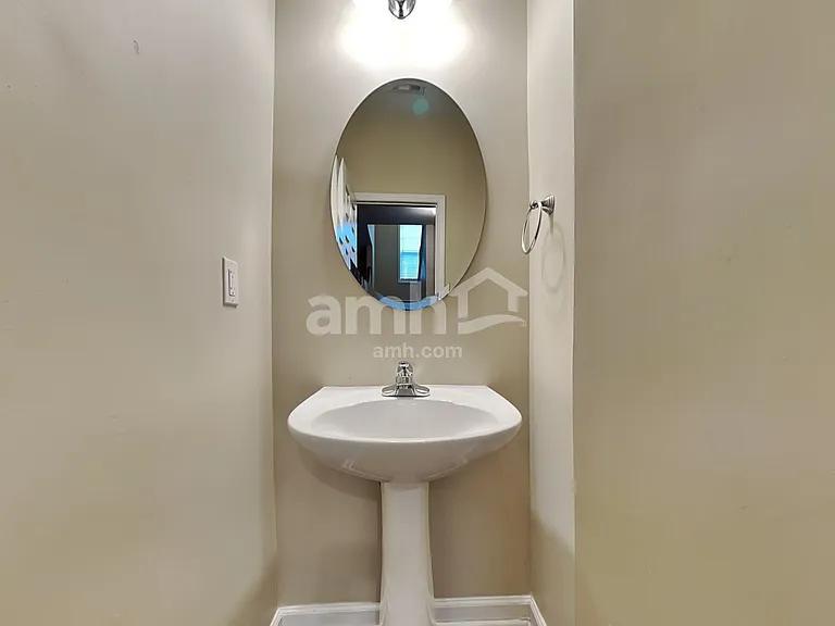 556 Crestmont Ln — Photo 10