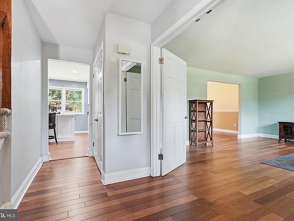 5th image of 17 Briarwood Dr