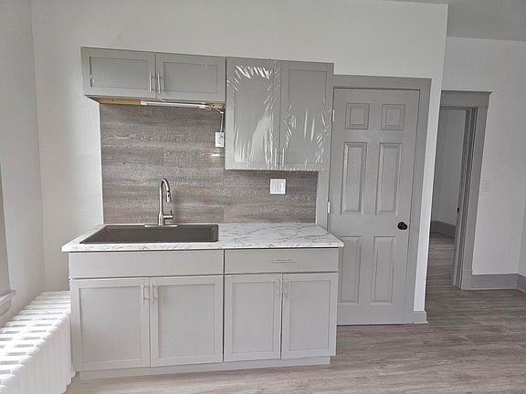 2nd image of 3912 Sheridan Rd #1