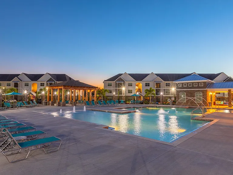 Lakeland Grand — Photo 13