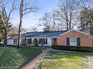 6015 E Surrey Rd, Bloomfield Hills, MI 48301