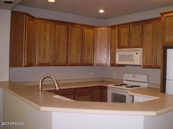 4th image of 10655 N 9th St Unit 130