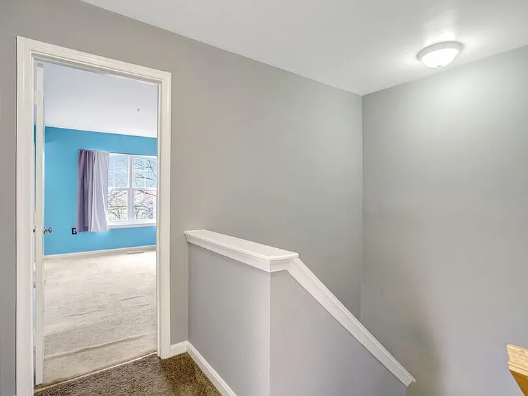 1121 Varney St SE — Photo 32