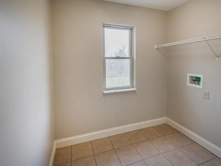 2323 Charoe St — Photo 23