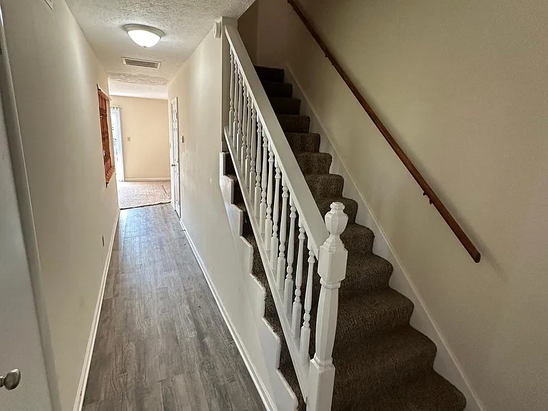 1295 Barnwood Ct #A — Photo 4