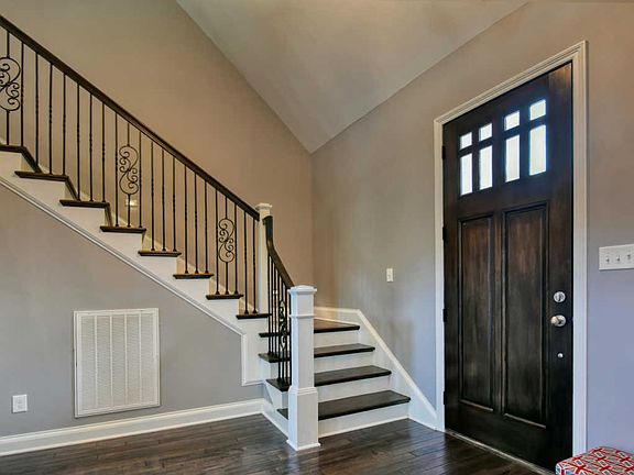 3rd image of 642 Oak Cove Ln