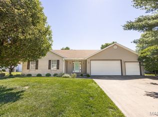 916 Crosswinds Dr, Shiloh, IL 62221