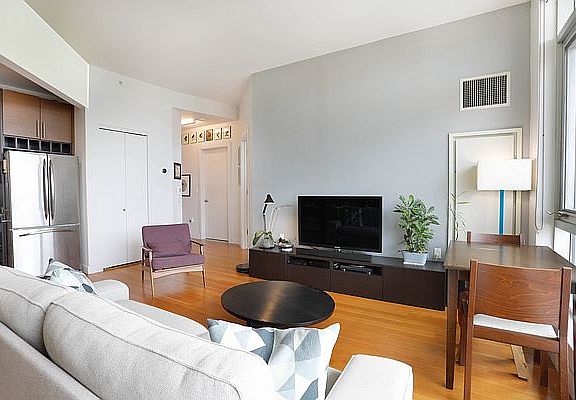 5th image of 11-24 31st Ave #8B