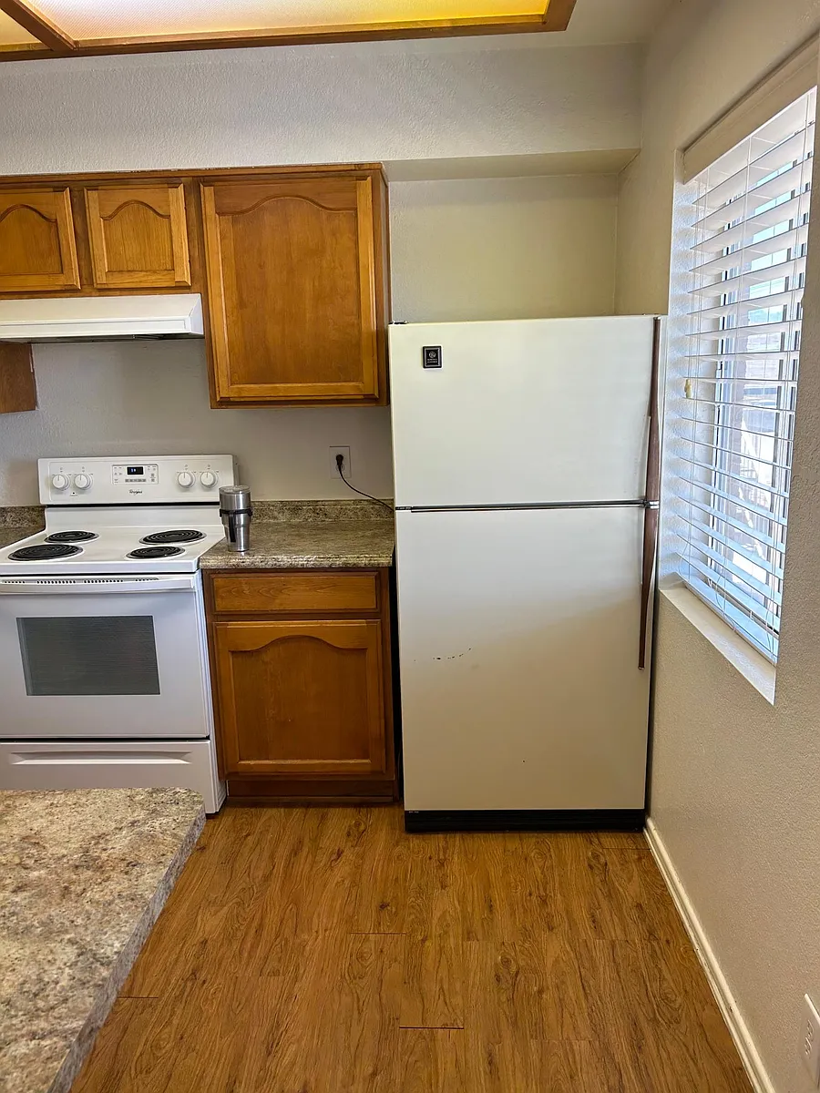 Building Photo - 1325 Navajo Dr