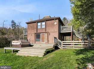 55 Pioneer Trl, Great Cacapon, WV 25422