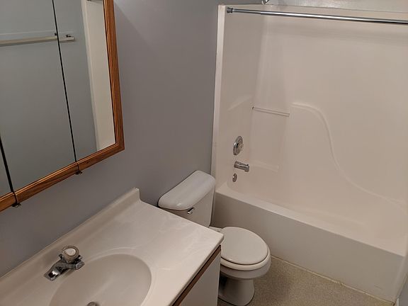 4th image of 855 Regent Dr APT M