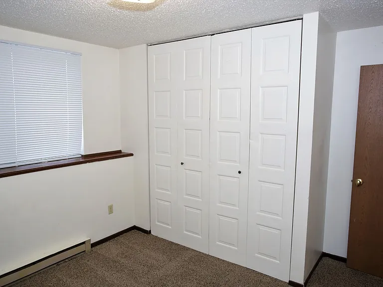 2400 S 17th St #2500 — Photo 6