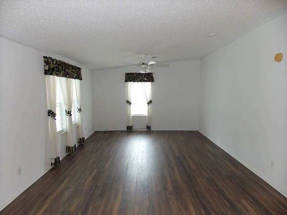 3rd image of 828 Pleasantview Dr