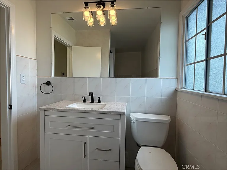 19216 Calvert St — Photo 20
