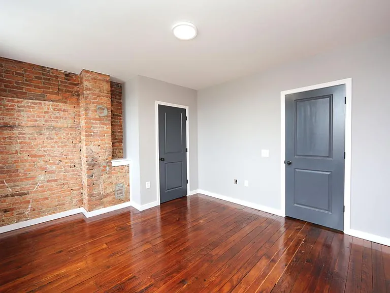 2727 Helen St — Photo 12