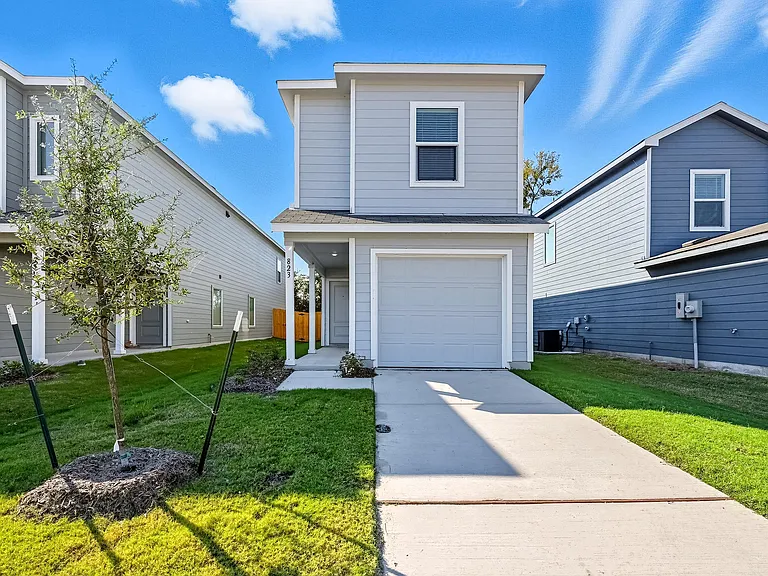 823 Sandhill Crane Ln — Photo 1
