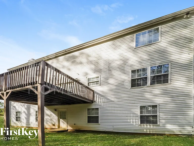 1059 Grandview Cir — Photo 18