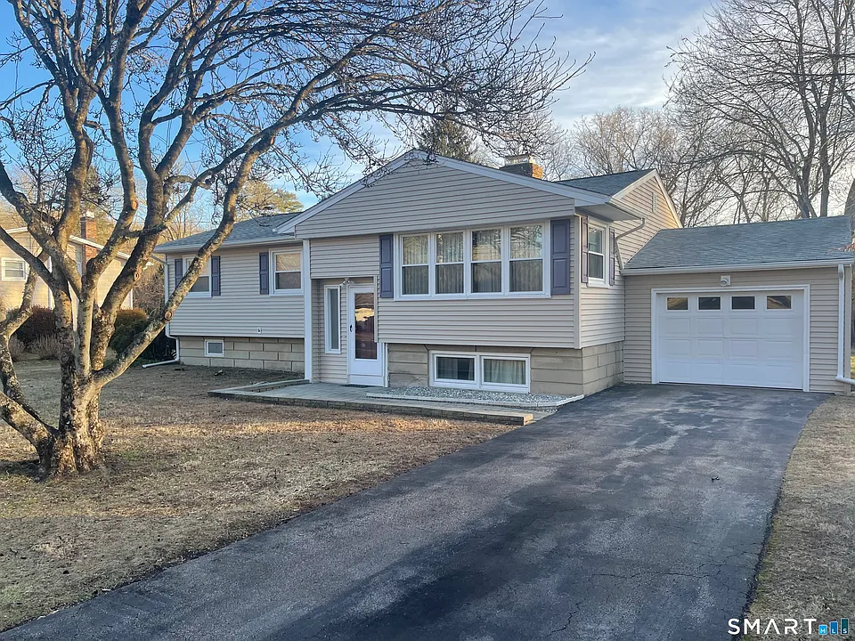 7 Riverbend Dr