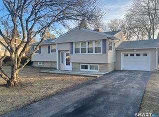 7 Riverbend Dr, Mystic, CT 06355