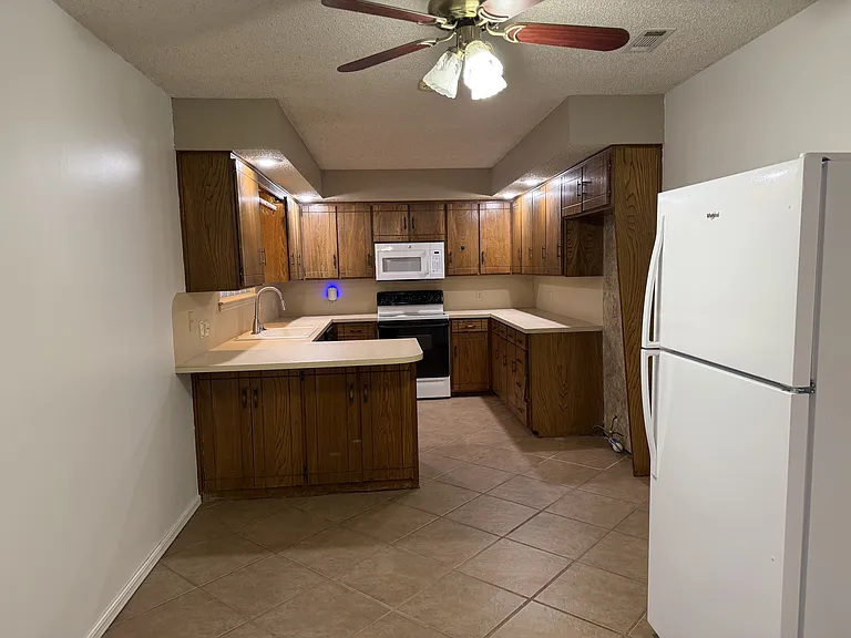 202 N Cimarron Dr — Photo 5