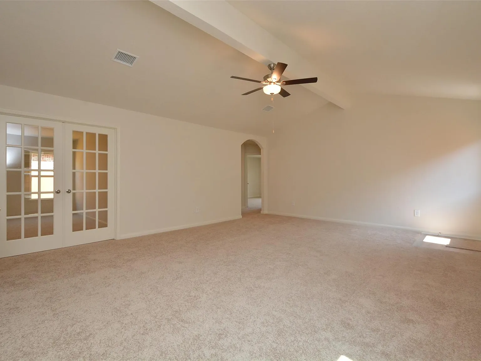 4 bed, 2.0 bath, 1844 sqft, $1,875 — Photo 3