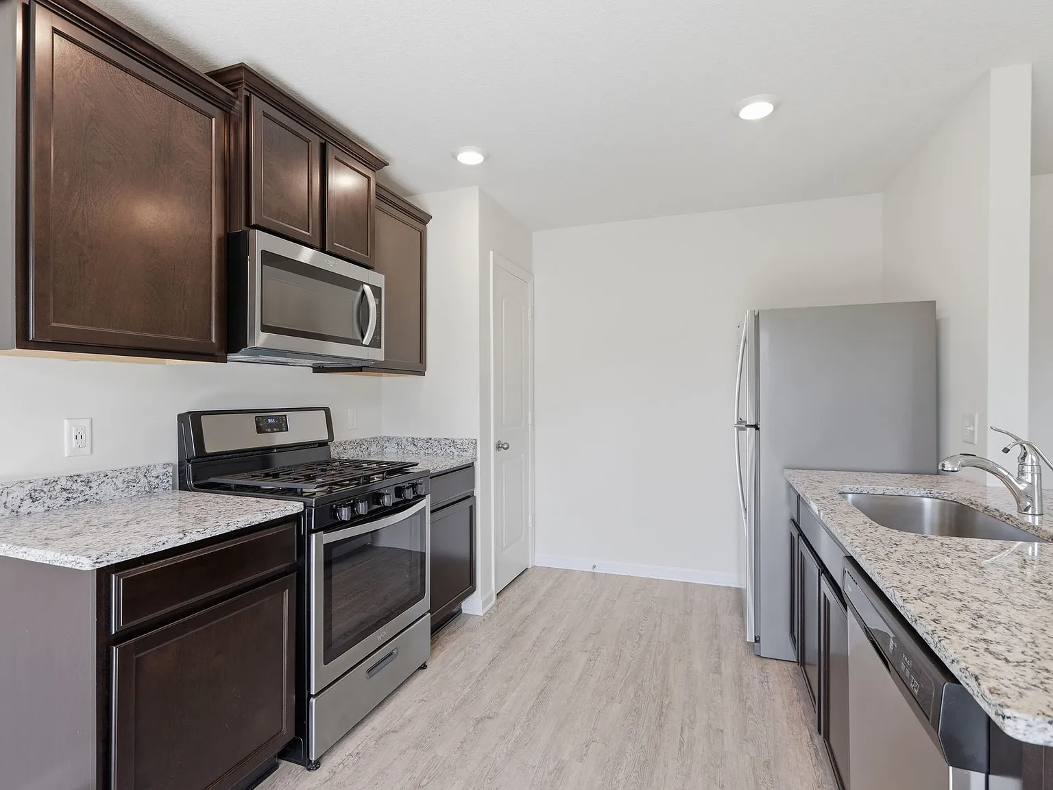 3 bed, 1765 sqft, $2,100 — Photo 4
