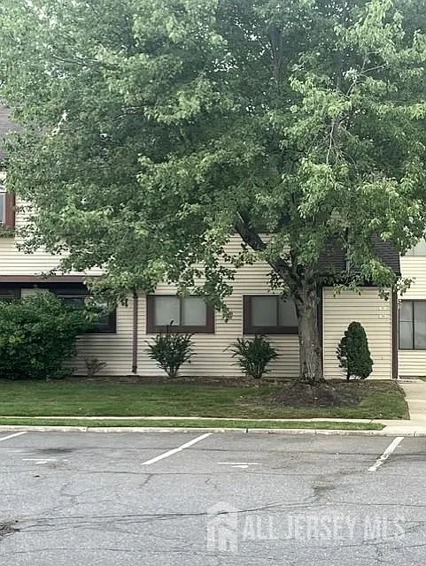 1 bed, 1.0 bath, 822 sqft, $1,800 — Photo 1