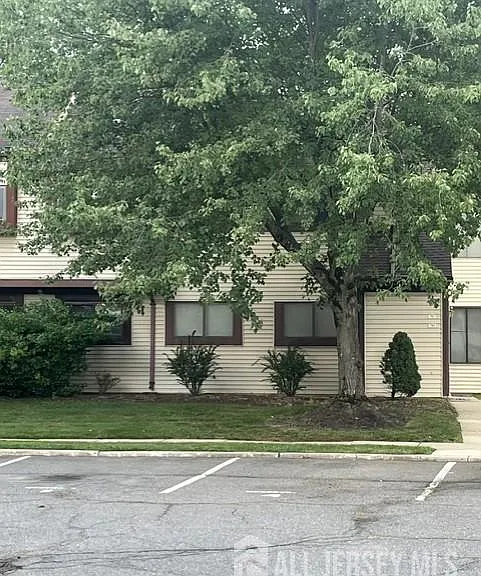 702 Jacob Ct — Photo 1