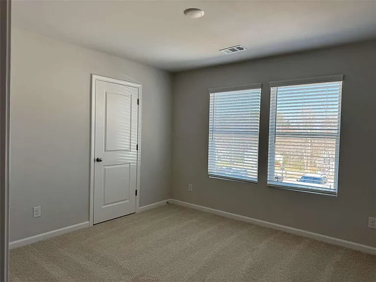 111 Woodside Ct — Photo 13