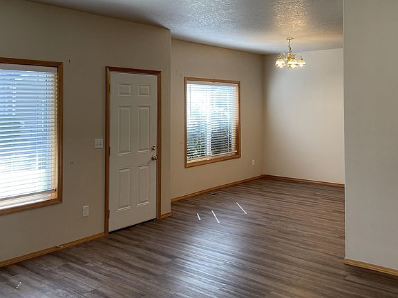 4th image of 2215 NE 163rd Ave