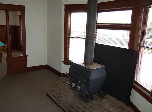 4th image of 2153 S Ainsworth Ave