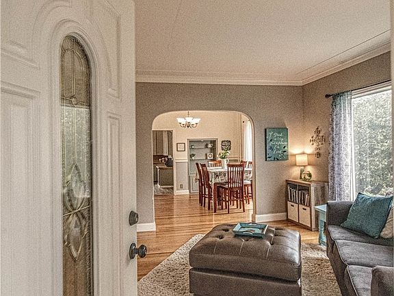 3rd image of 606 1st Ave