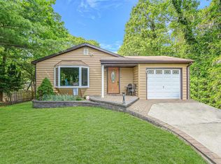 89 Hollywood Ave, Selden, NY 11784