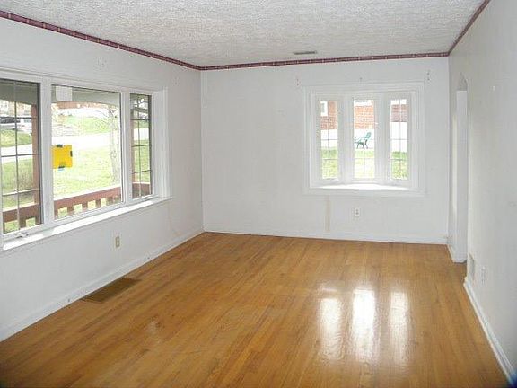 3rd image of 438 Division St