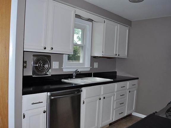 3rd image of 2255 Garden Homes Dr